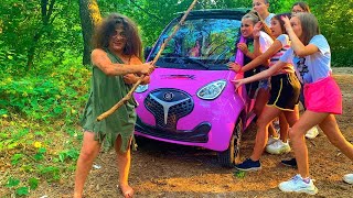 Mowgli Lány Megtámadott Minket