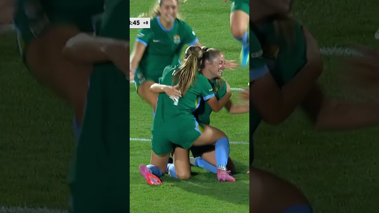 A stoppage-time BEAUTY ⚽️ Janine Sonis 🤌 #nwsl #soccer #football #goal