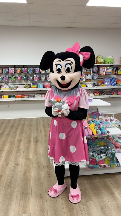 Minnie Mouse: catch it, you keep it! 💗🖤 ​⁠@MrsBench