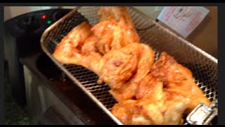 #218  Golden 'DEEP FRIED' Chicken Wings / HAMILTON BEACH Deep Fryer(I used my Hamilton Beach deep fryer to fry the wings! I prepare my own seasoned flour AND yellow corn meal mixture to coat the washed and paper towel dried ..., 2016-06-12T13:00:02.000Z)