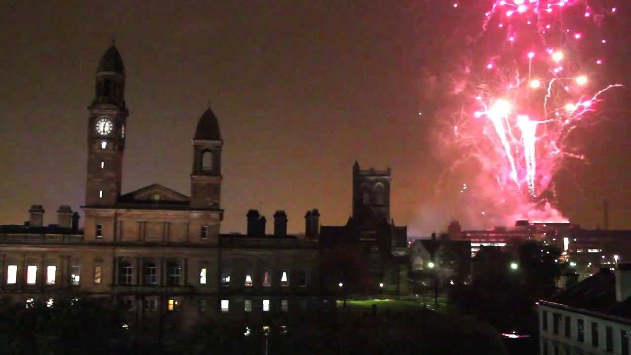 Paisley Fireworks in Full