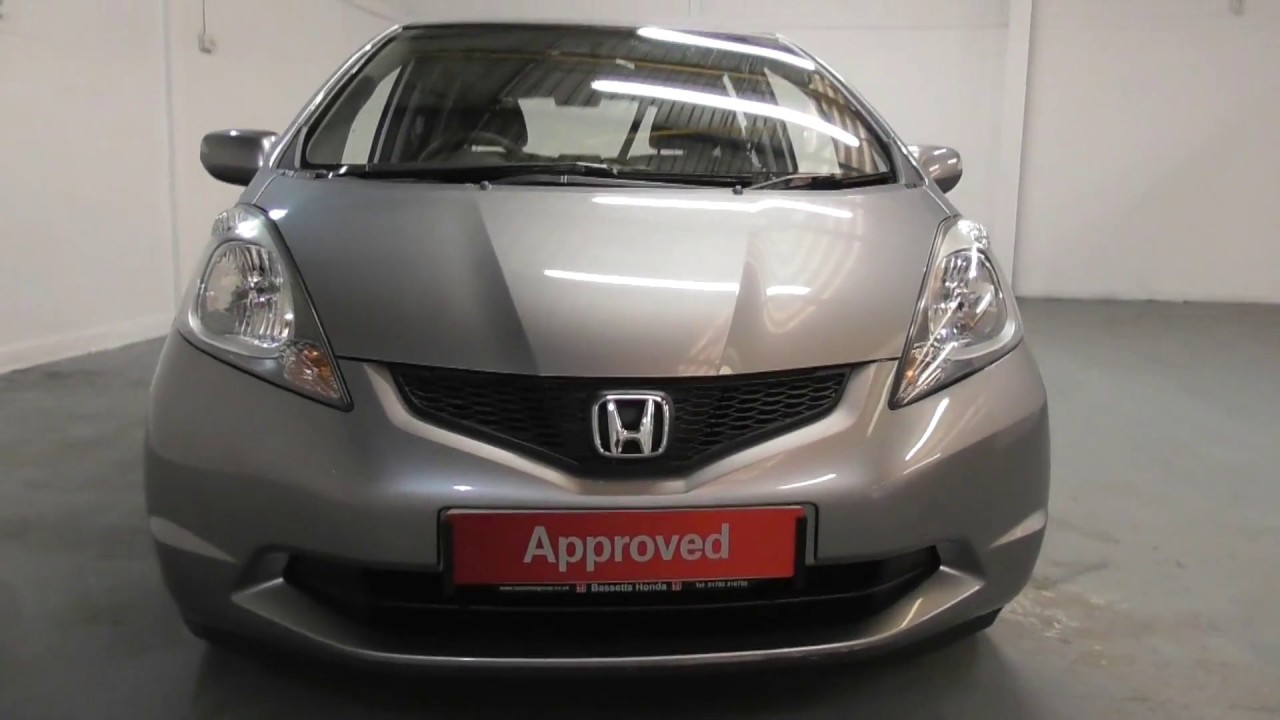 Honda JAZZ 1.4 ES finished in Storm Silver Metallic, video walkaround