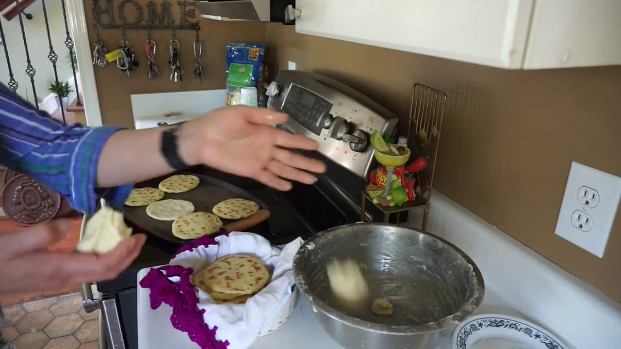 Como hacer toqueres [gorditas de elote] how to make Gordas - YouTube