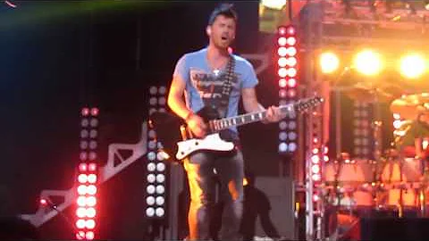 Derek Williams with Jake Owen "The One That Got Aw...