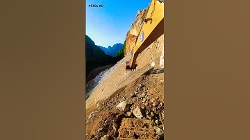 🚨 Excavator Balances on the Brink of a Cliff! #shorts