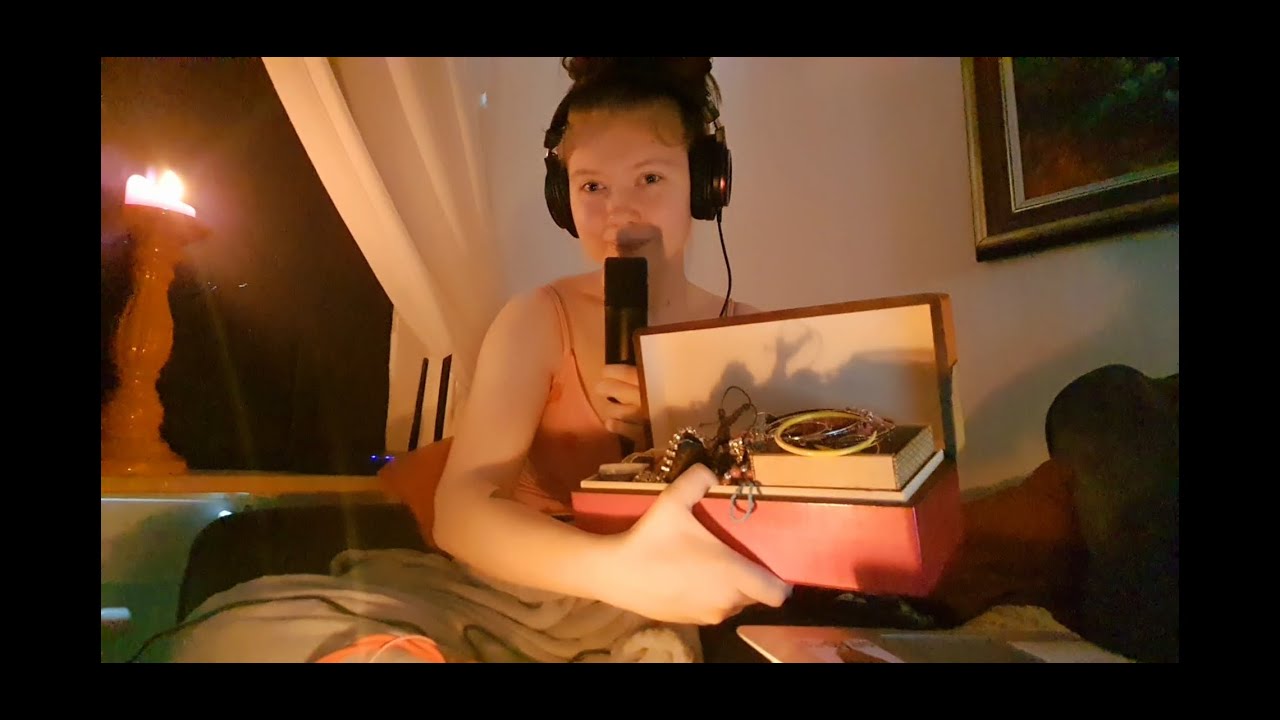 SWEDISH ASMR- vad finns i min smyckeslåda? Viskning, scratching, tapping...