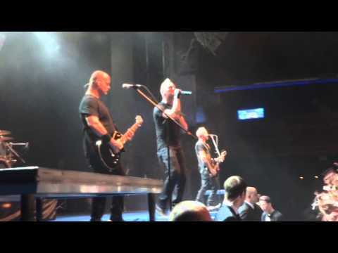 Видео: Thousand Foot Krutch - Welcome to the Masquerade (live in Moscow)