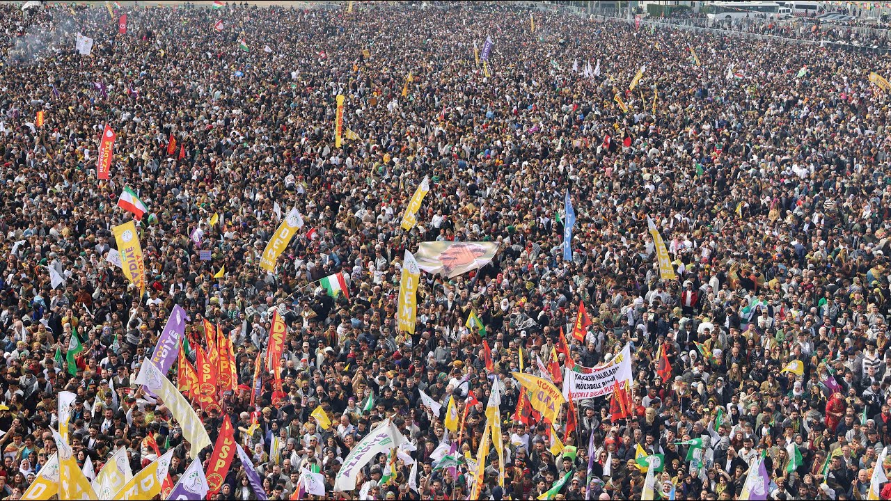 İSTANBUL NEWROZU'NDA COŞKU DORUĞA ÇIKTI