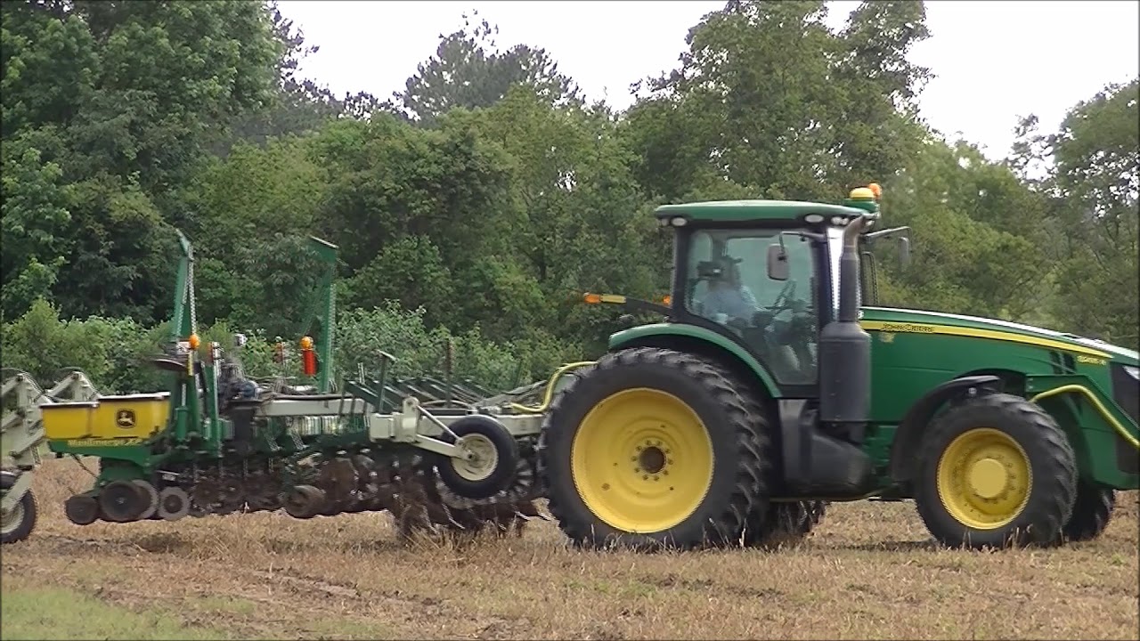 JOHN DEERE 8285R PLANTING STRIPTILL COTTON. MURRRAY FARMS 2018 COTTON STRIP TILL PLANTING YouTube