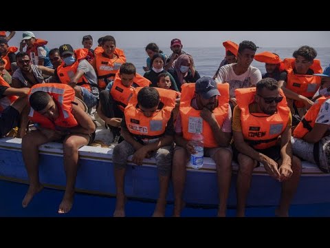 Nearly 7000 people arrive at Italian island in less than 24 hours