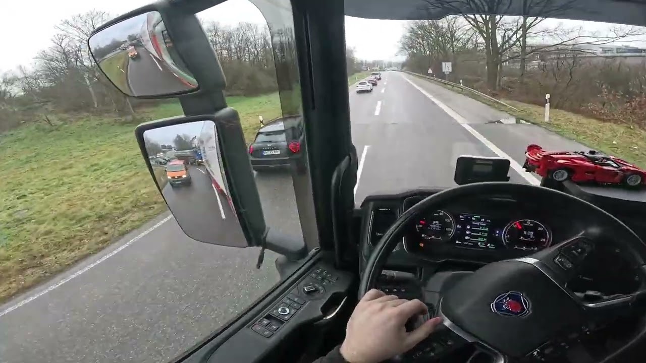 Se bagă în față și dacă nu îi las începe să claxoneze !!!