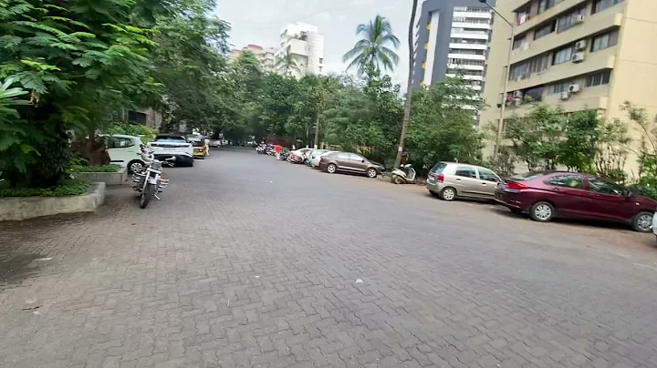 4bhk sea view flat on rent 7lac & on sale 30cr in Bandra West mount marry