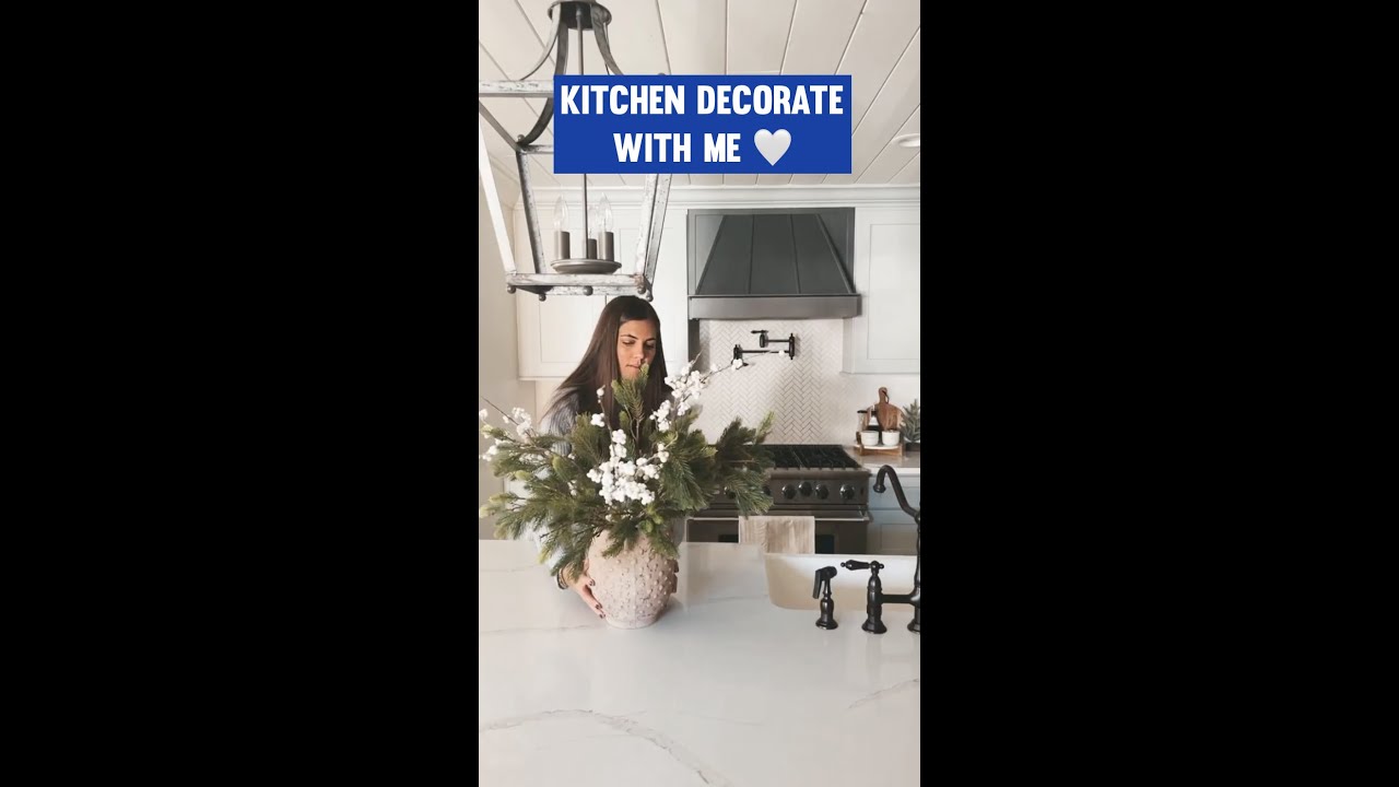 Stunning ✨ Neutral Christmas kitchen idea | Decorate with me