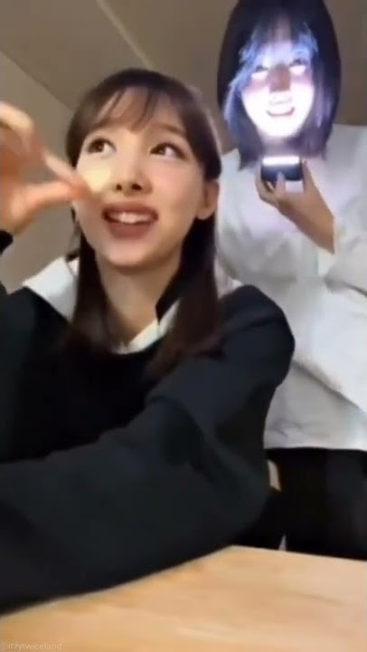 when momo scared nayeon on her live
