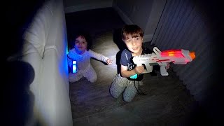 Laser X No Escuro Com Marcos E Laura - Brancoala Brinquedos