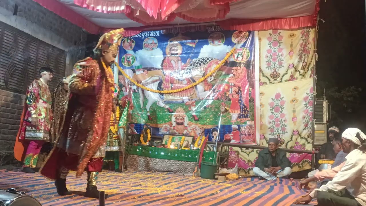 ઉકડતી દેગ ઉતારી મારા વાલા બની ને પાંચ વર્ષ ના બાળ શ્રી રામદેવ યુવક મંડળ જૂના કારવા લુણાવાડા મહિસાગર 