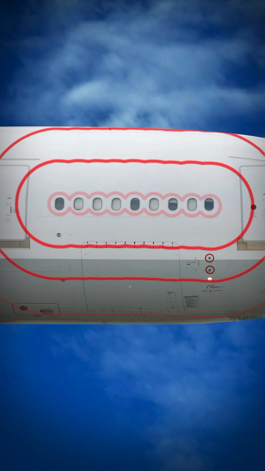 Por esta razón las ventanas del avión son redondas ✈️ #xpresstv
