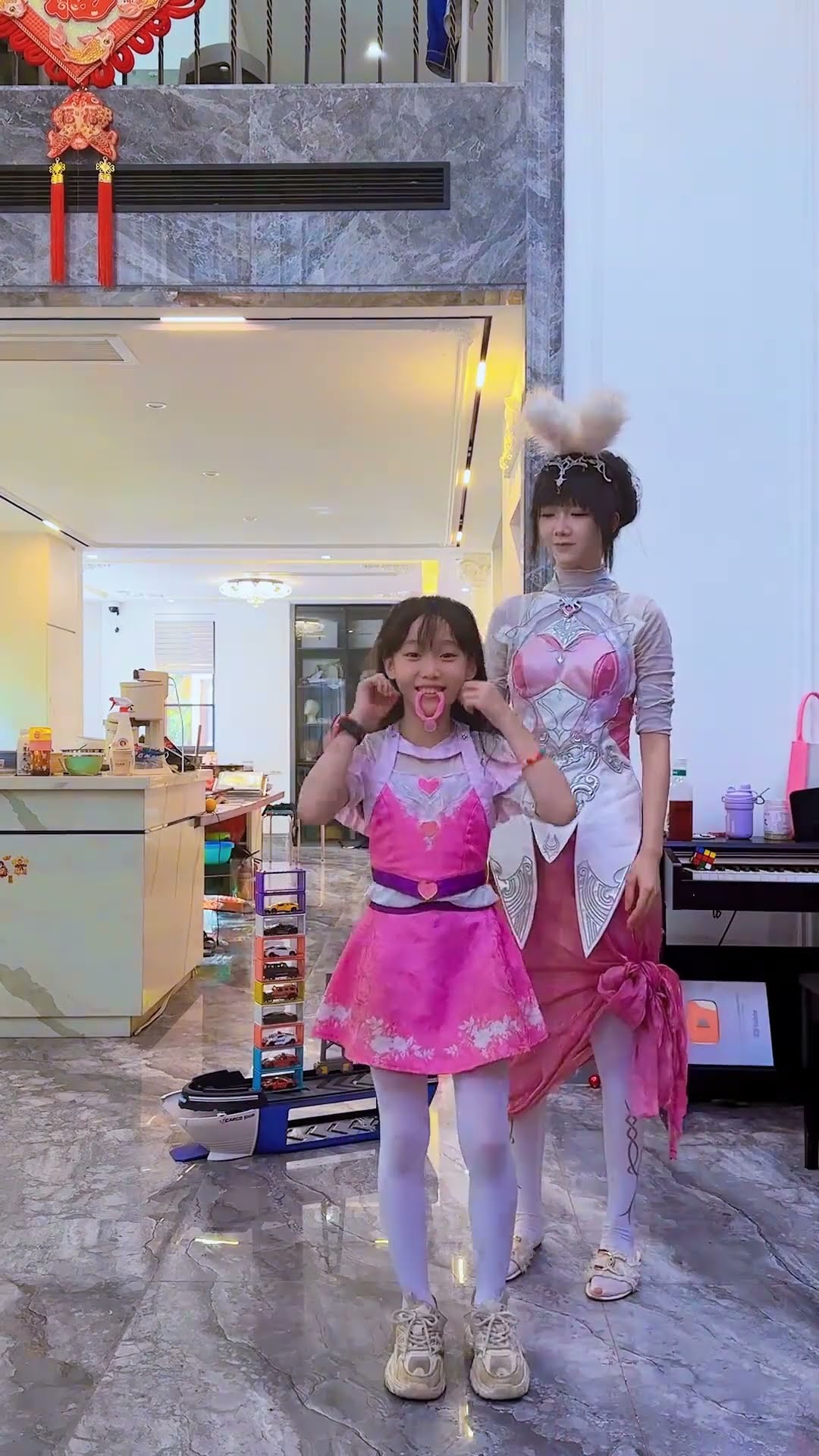 要上学了！小舞帮俩小孩扎头发~ #斗罗大陆 #唐舞桐与唐老六 #小舞 #唐舞桐 #唐老六