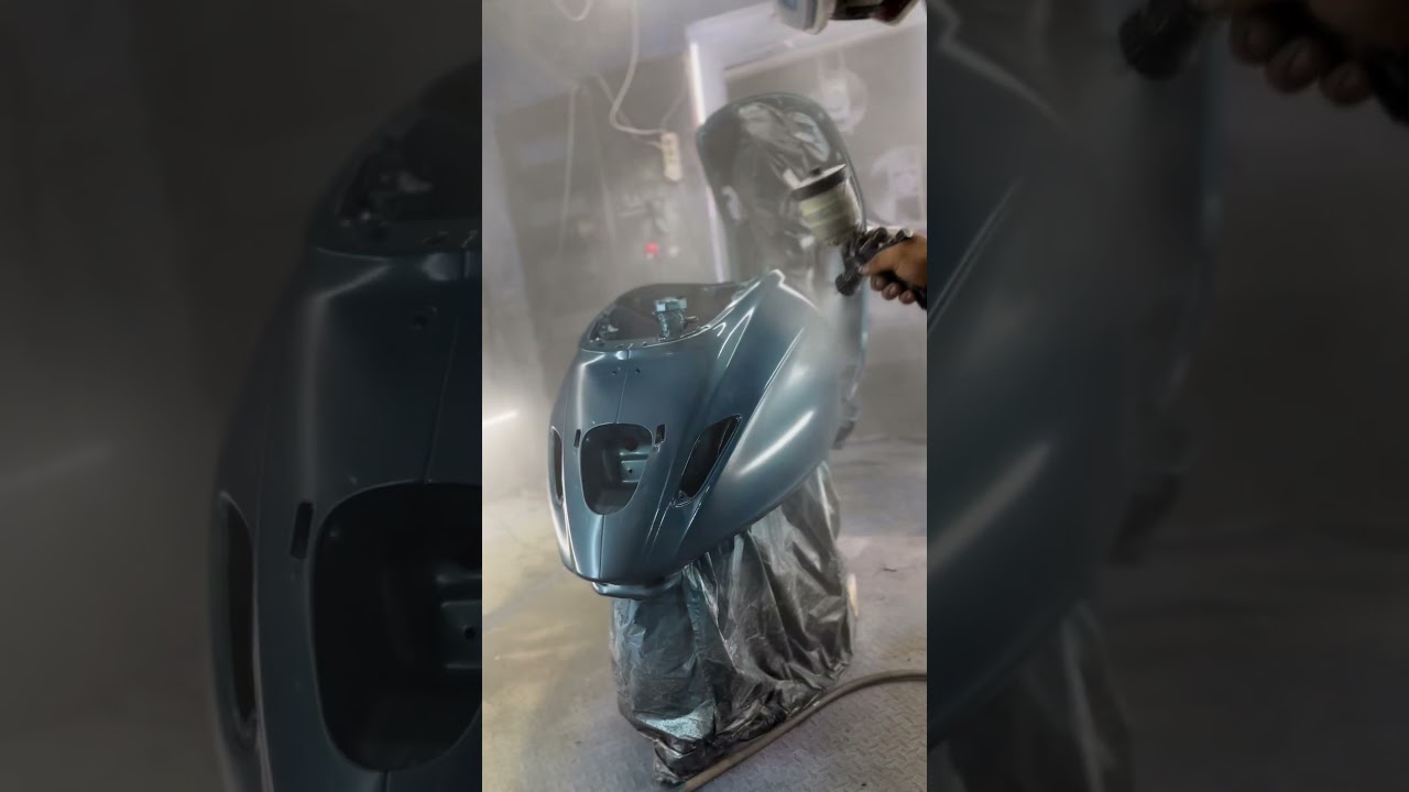 Mau motor vespa kamu glossy? Yuk coba Pu Clear HS - 6000 dari Auto Bright 