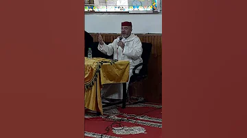 الشيخ سعيد مسلم يعلم تلاميذ المقامات 