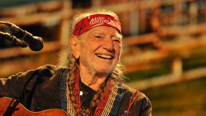 Willie Nelson - Good Hearted Woman (Live at Farm Aid 2022) - YouTube