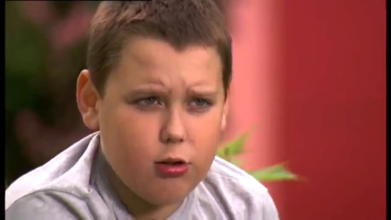 Украинский мальчик плачет из за шоколадки