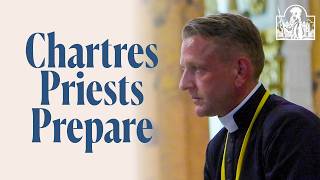 Preparing for a Pontifical High Mass in Chartres Cathedral | AdVaticanum