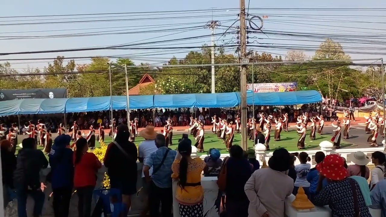 ชมนางลำสวยๆงามๆงานมหกรรมของดีกันทรารมย์ อ.กันทรารมย์ จ.ศรีสะเกษ