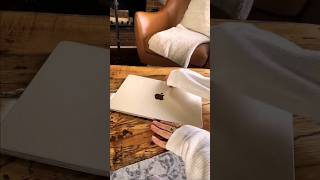 Macbook Air M2 starlight Unboxing #Apple #Macbook #MacbookM2 #MacbookAir #Unboxing #Laptop