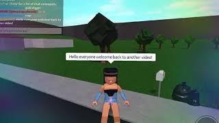 Being a delivery pizza girl and pizza baker on Roblox Bloxburg!