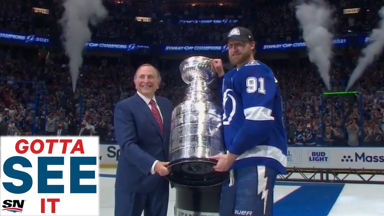 GOTTA SEE IT: Tampa Bay Lightning Raise Stanley Cup After Beating The Montreal  Canadiens In Game 5 