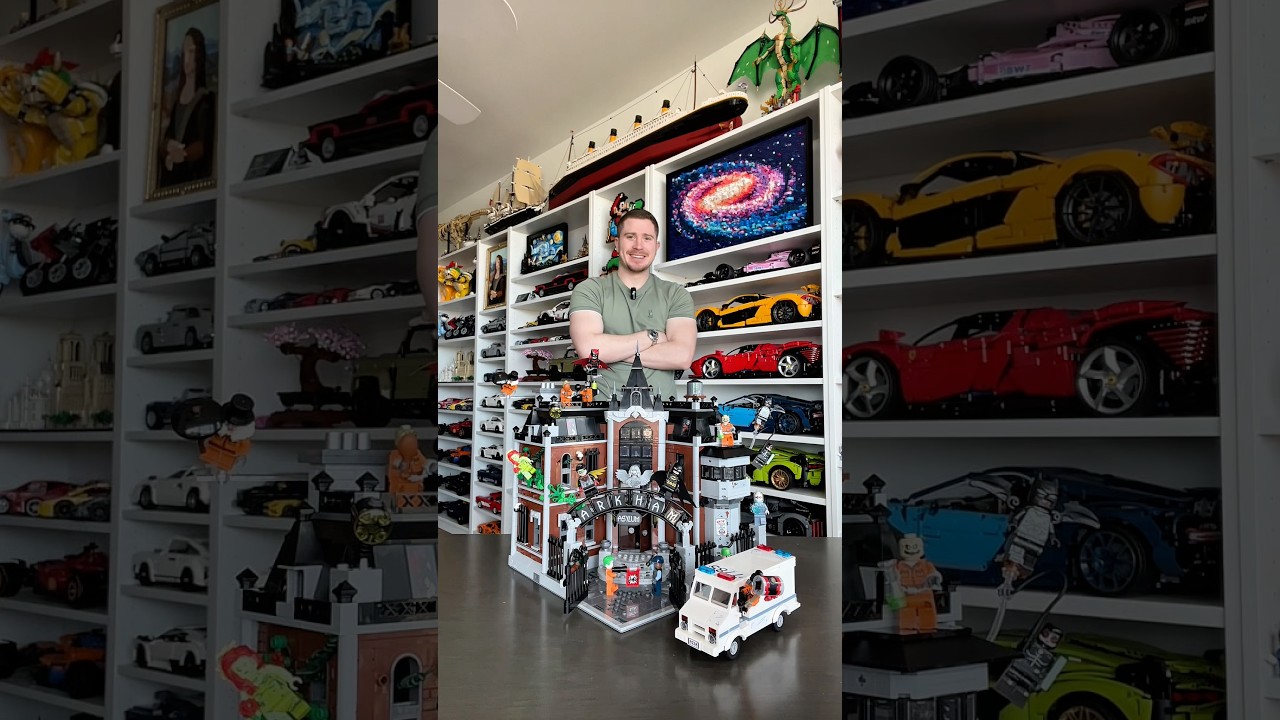 Building the NEW “Arkham Asylum” LEGO from Batman! 