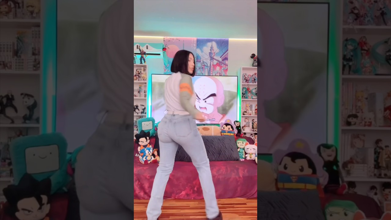 Who’s folding faster: Krillin or Piccolo? 😳 #anime #cosplay