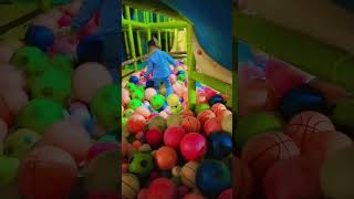 😎😎ayna memon enjoy ment😎😎 Rahul Raj mall jumping ball life is the enjoy ment 😎