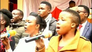 NISHIKE MKONO BWANA: SHAMSI YOUTH CHOIR.