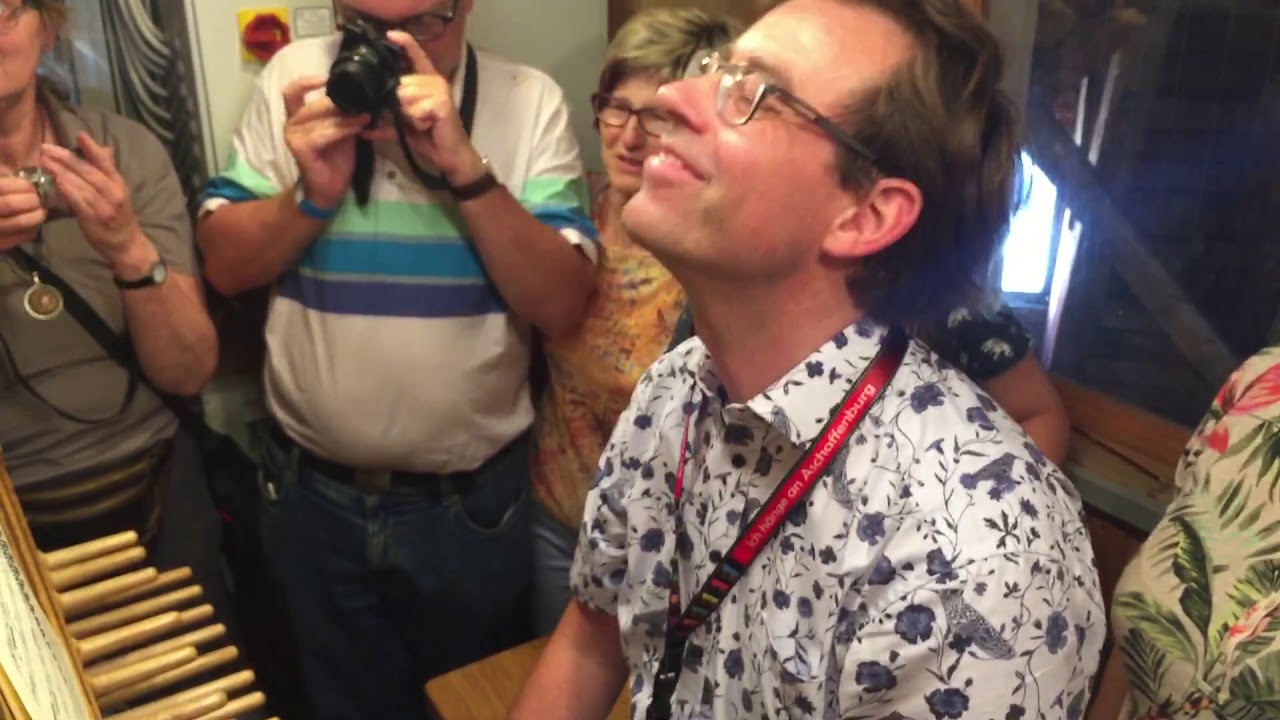 Wie funktioniert ein Carillon? Der Aschaffenburger Stadt-Carilloneur Georg Wagner erklärt es Euch