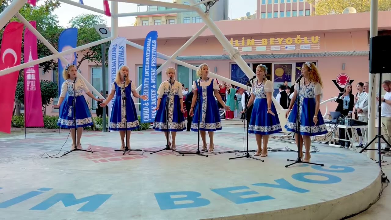 Travuška. Istambul 10/2025. Mezinárodní folklórní festival v Turecku.  