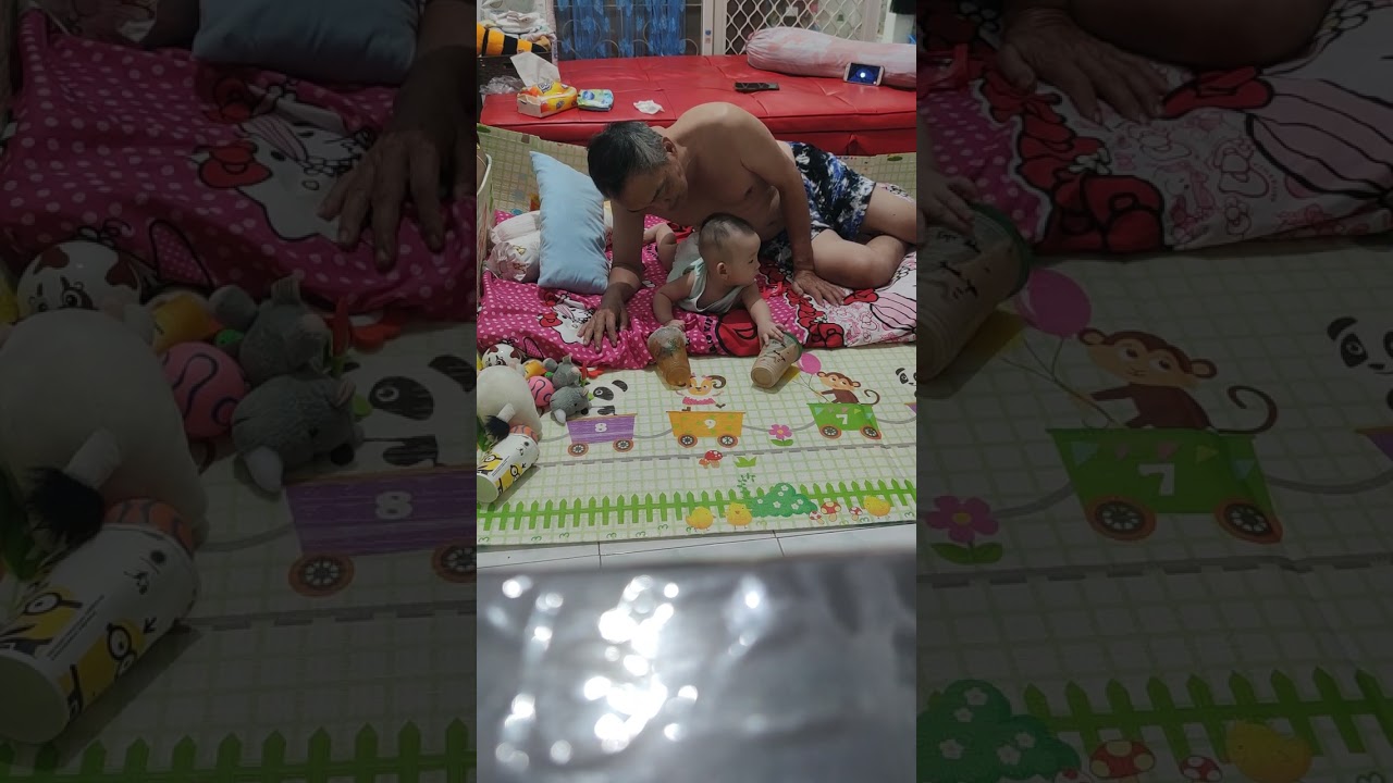 Baby Clara mau incipp donk mimik es nya..enakk nihhh 🤤🤤🥰🥰🤭🤭🤣🤣