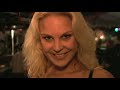 Mooi Wark - achter de tent (clip)