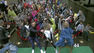 Live Sets the Guinness World Record for the Floss Dance
