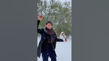 Bella Ciao — Uplifting Winter Violin Performance (Snow Throw!)