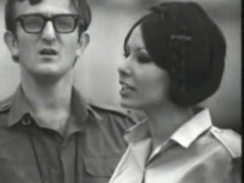 在 YouTube 上觀看「BEACHES  HOFIM  ירדנה ארזי ולהקת הנחל - חופים」