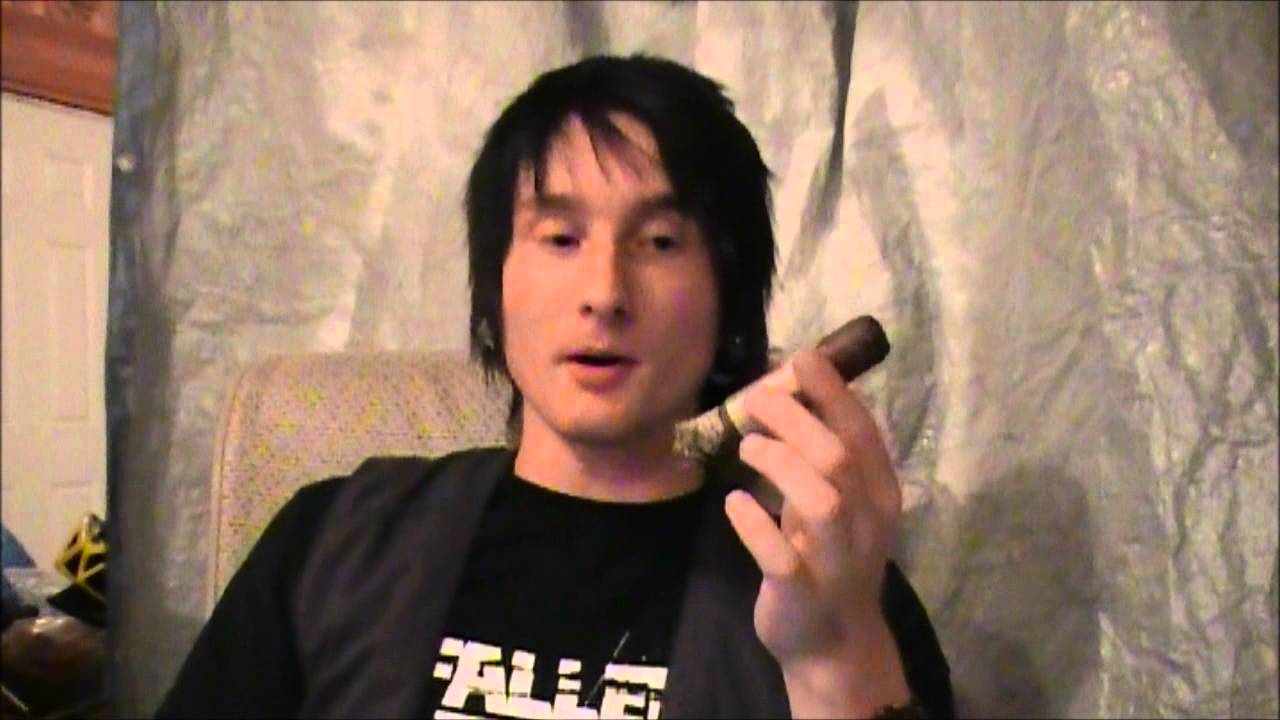 La Gloria Cubana - Guilded Age in Magnum "Cigar Review"