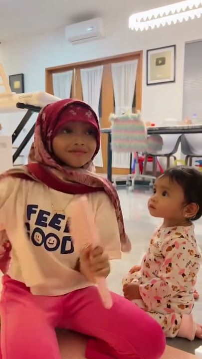 LEXIE BINGUNG KAK LEIKA JOGET SENDIRI PAKE KERUDUNG BUNDA😂 #leika #shorts #viral