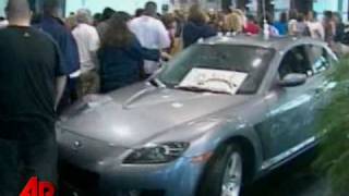 ⁣Texas Church Gives Away Cars for Easter