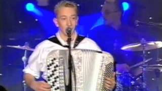 Video thumbnail of "Yölintu - Sulle mun kultani (Live)"