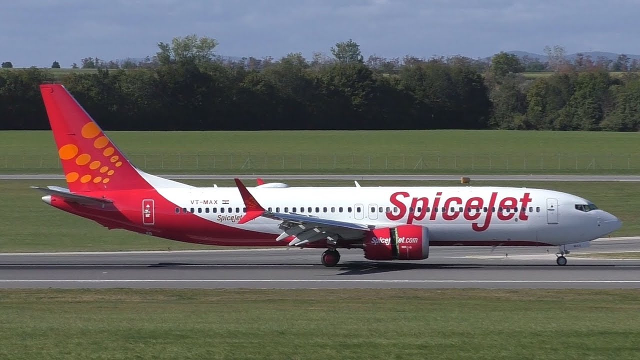 Brand New Spicejet Boeing 737 8 Max Landing At Vienna Airport Vt Max