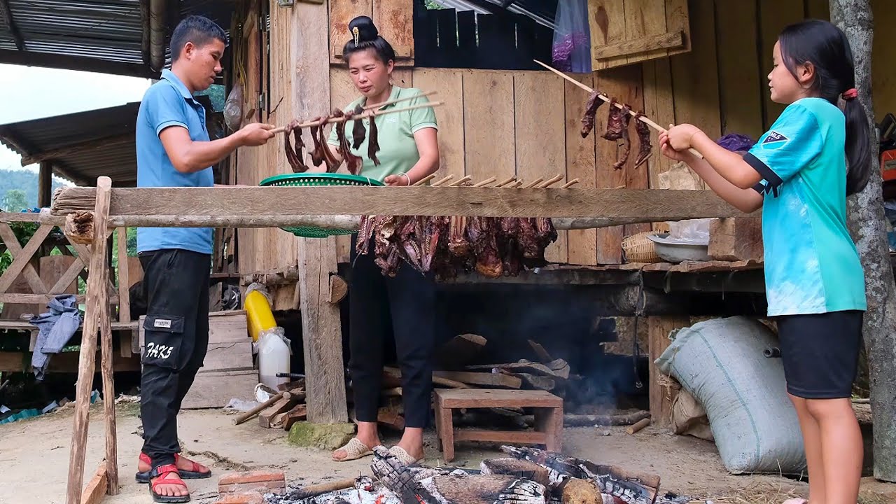 Processing Smoked Goat Meat, Bringing to the Market to Sell, Buy School Bags for Daughter