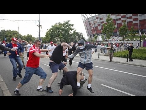 Video: Wie Die Auseinandersetzungen Zwischen Fans Von Russland Und Polen Endeten