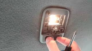 видео: Ниссан Альмера Классик. Не горит лампа освещения салона. картинка: Ниссан Альмера Классик. Не горит лампа освещения салона.